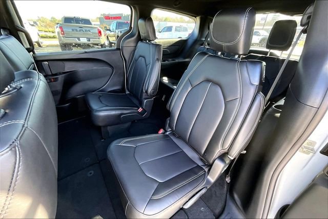 New 2026 Chrysler Pacifica Select image 15