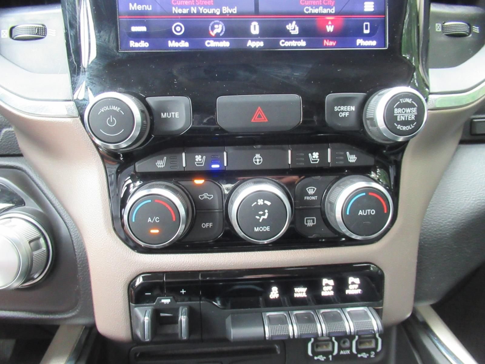 Used 2019 RAM 1500 Laramie AWD/4WD image 29