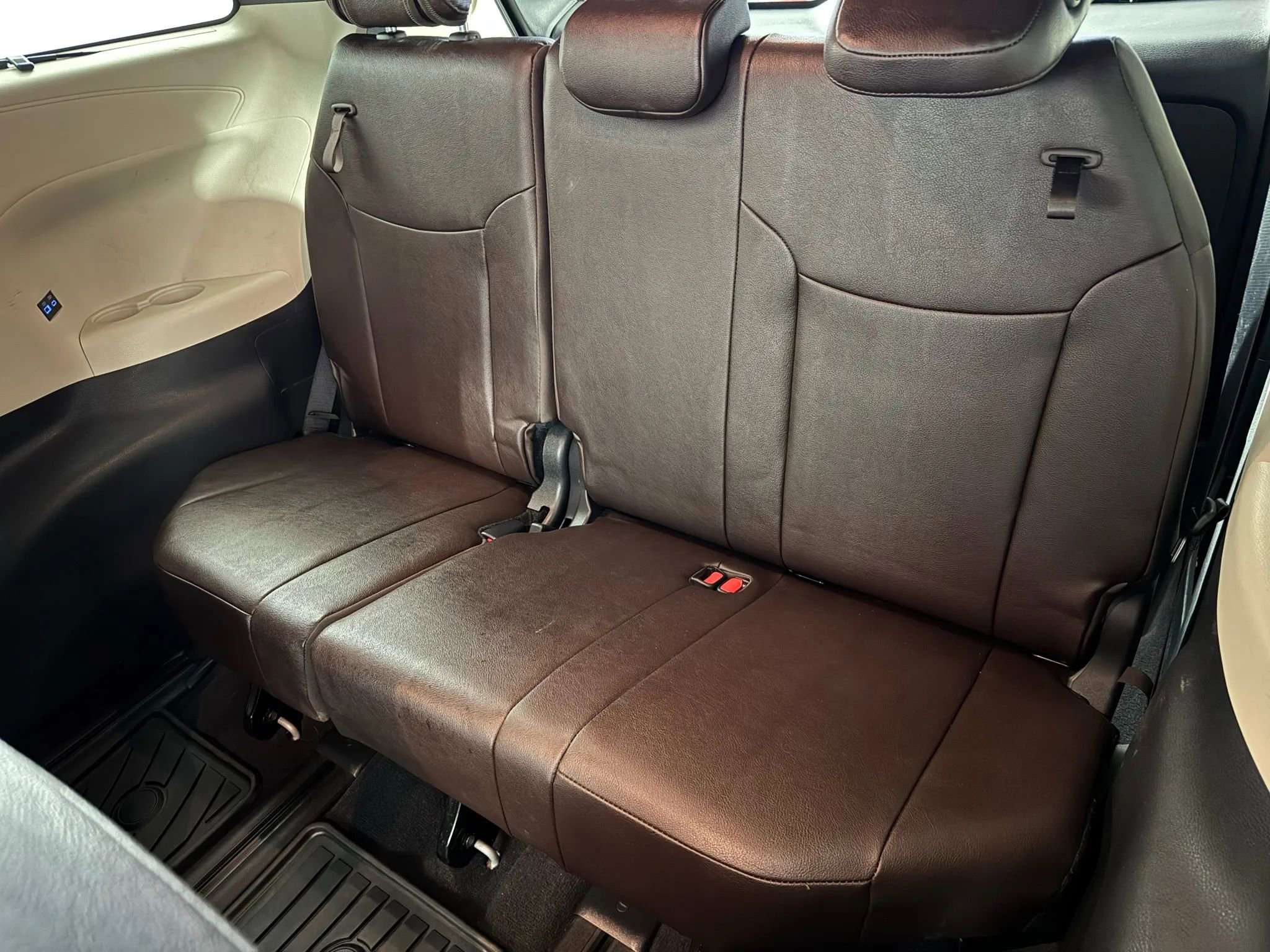 Used 2024 Toyota Sienna Platinum image 41