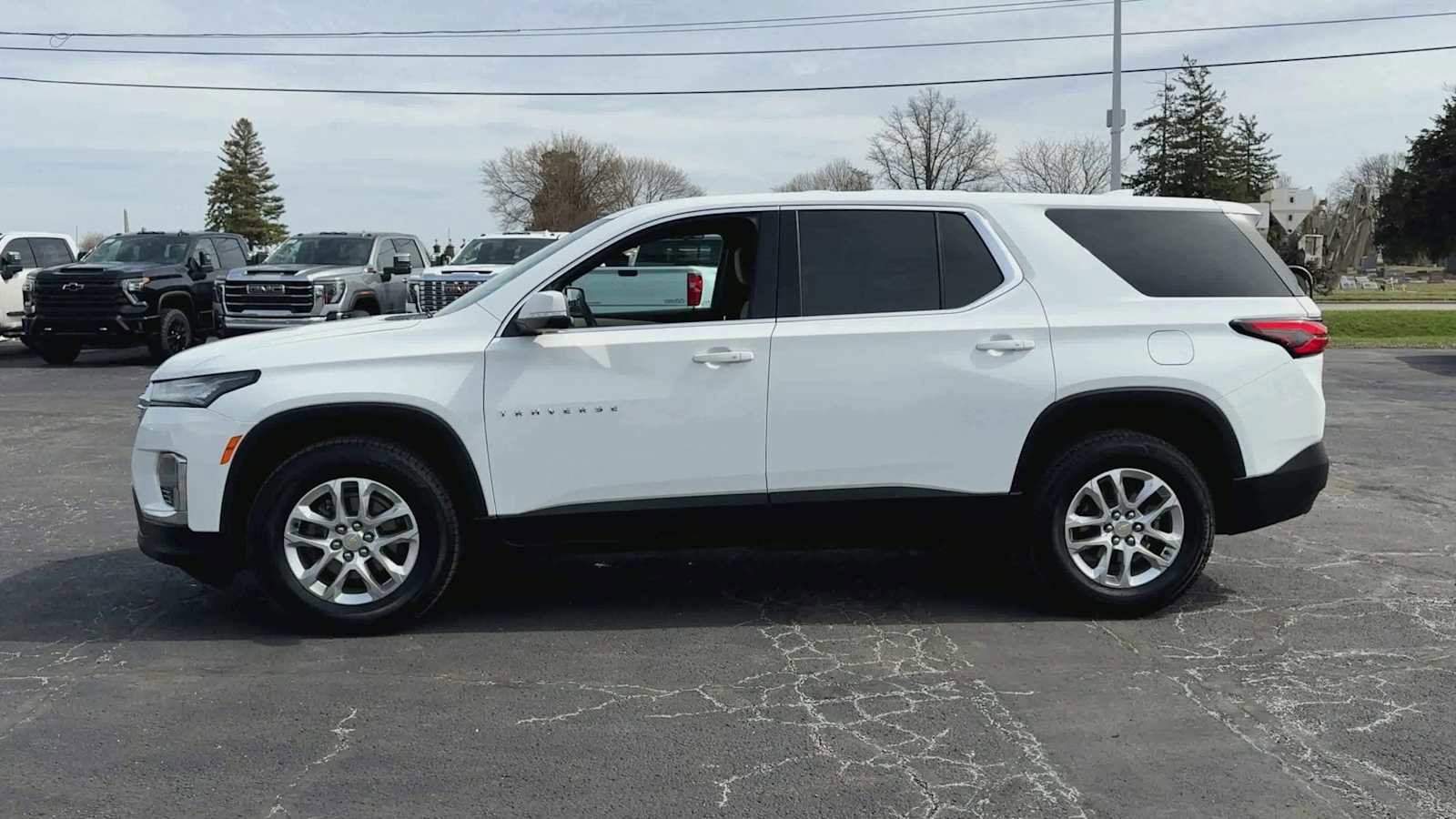 Certified 2023 Chevrolet Traverse LS w/ Safety Package FWD image 5