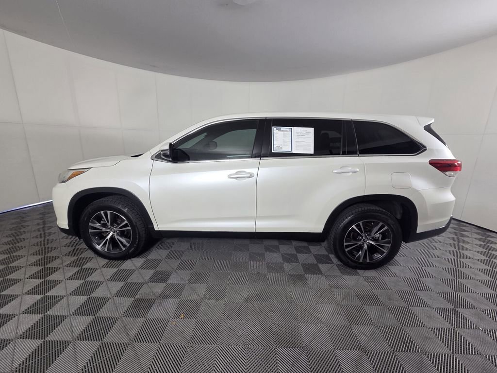 Used 2019 Toyota Highlander LE image 9