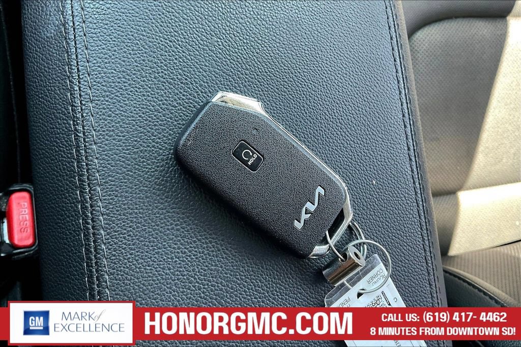 Used 2025 Kia Sportage EX w/ Premium Package FWD image 32