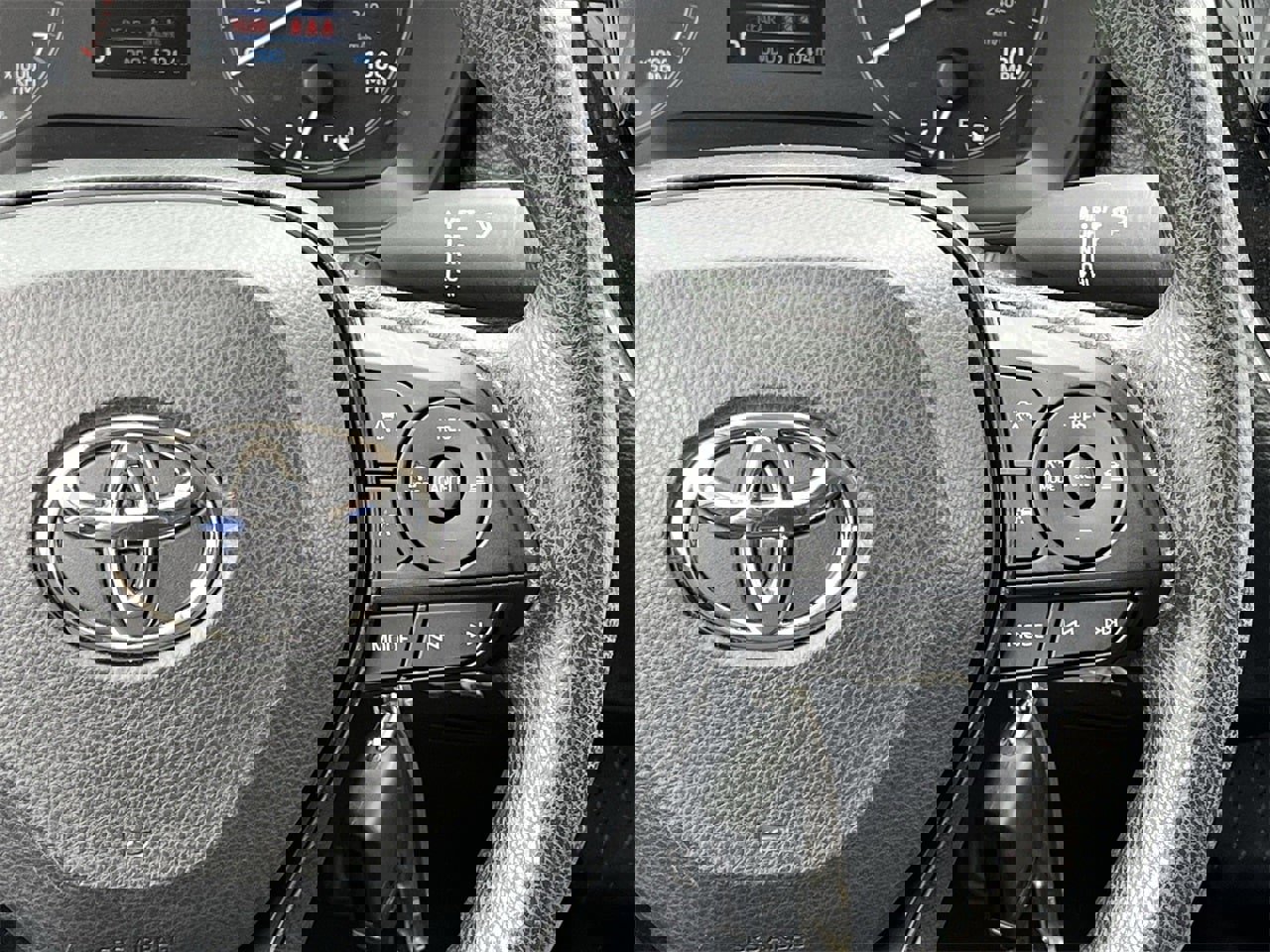 Used 2025 Toyota Corolla LE image 14