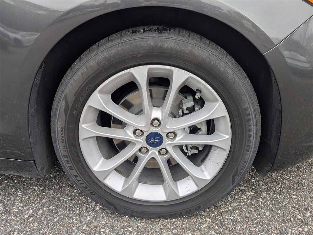 Used 2020 Ford Fusion SE image 11