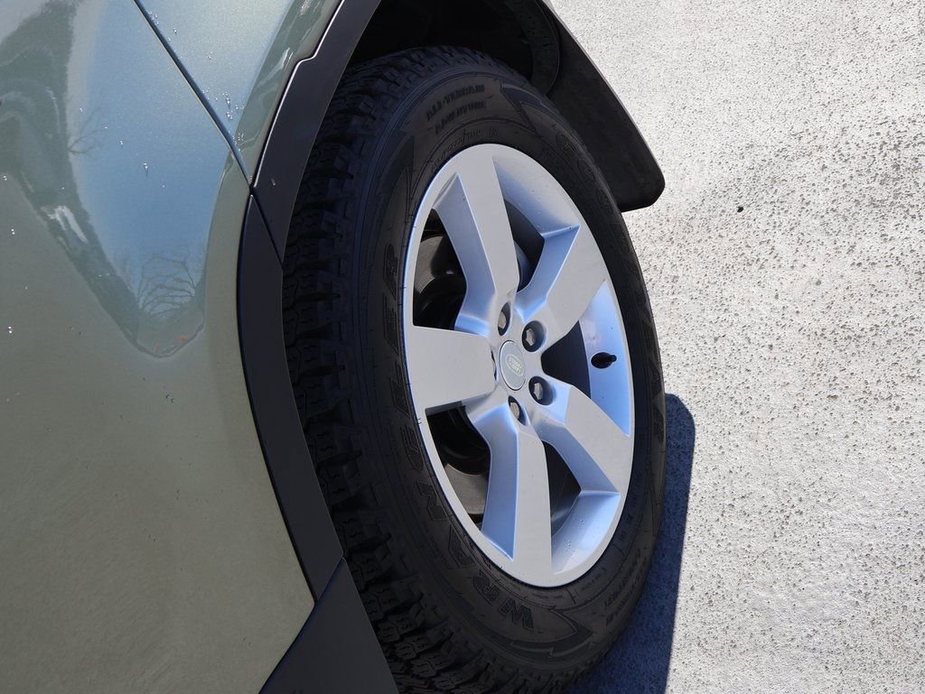 Used 2024 Land Rover Defender 110 SE image 39