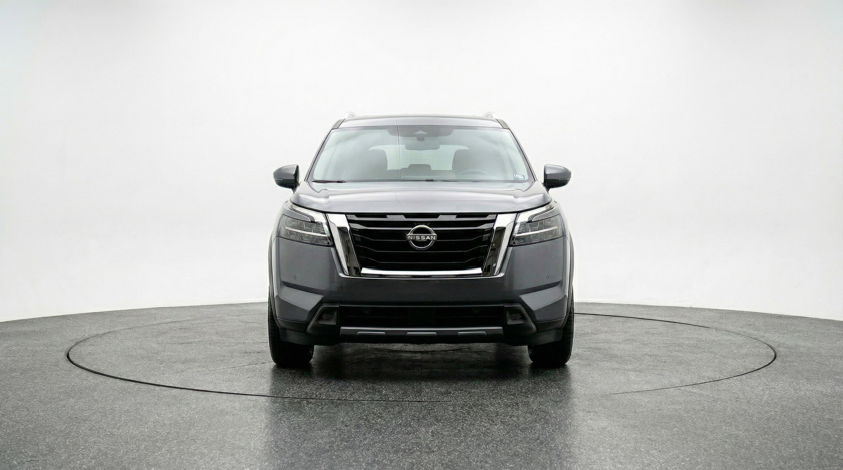 Used 2025 Nissan Pathfinder SV image 2