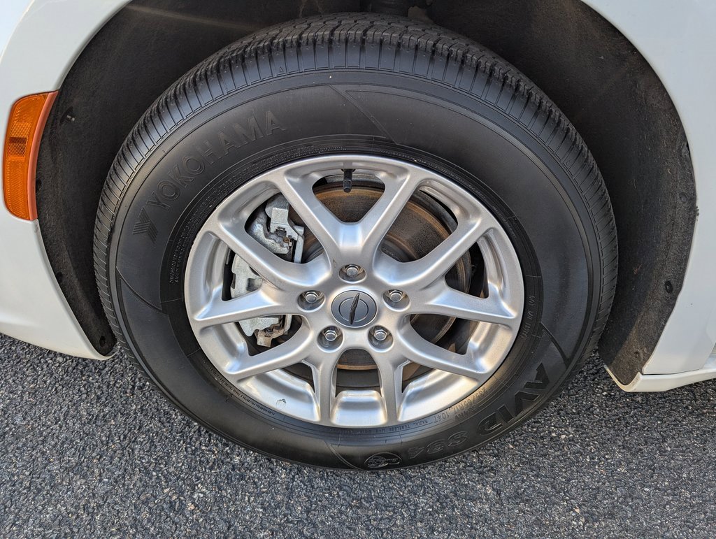 Used 2024 Chrysler Pacifica Touring-L image 25