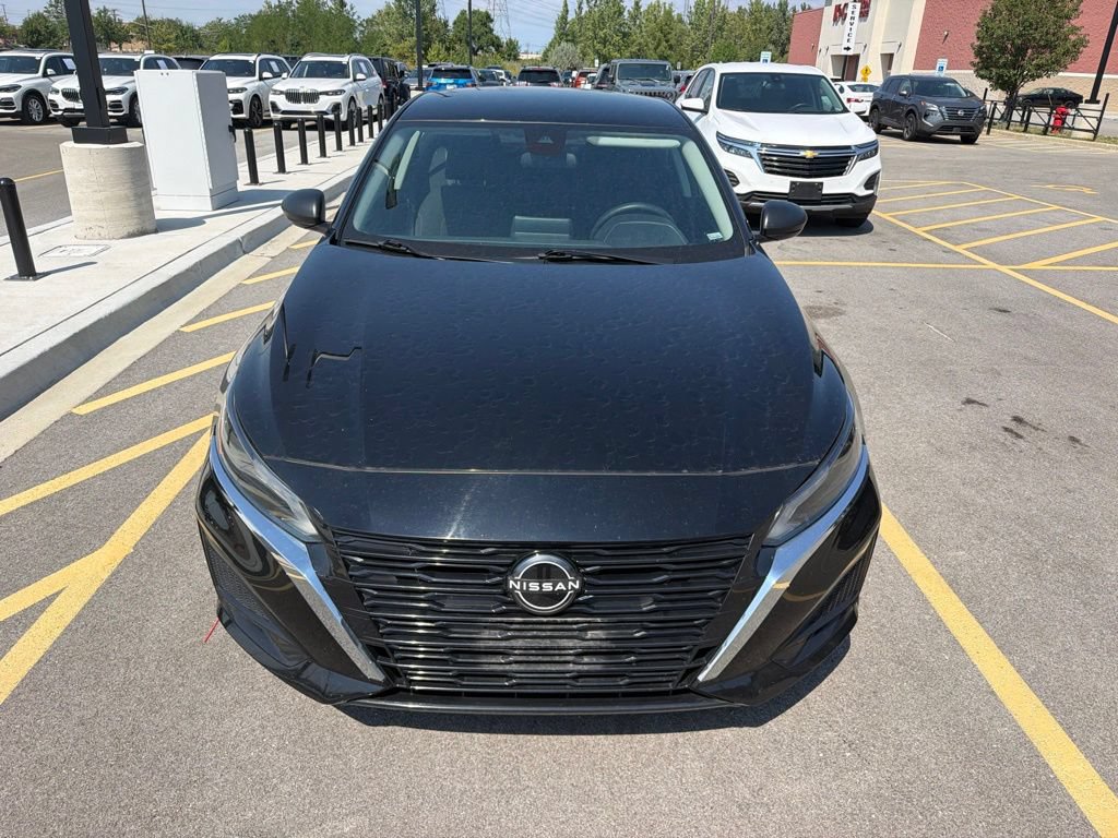 Used 2024 Nissan Altima 2.5 SV FWD image 2