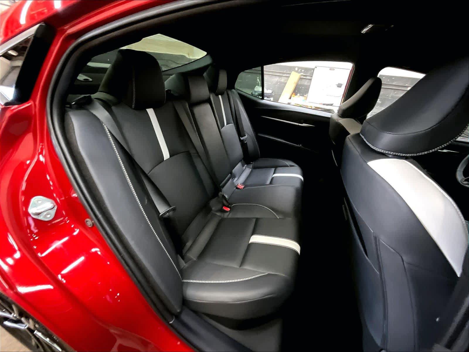 Used 2025 Toyota Camry SE w/ Convenience Package FWD image 30