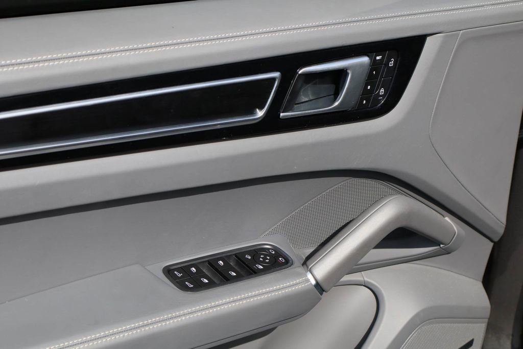 Used 2023 Porsche Cayenne GTS image 18