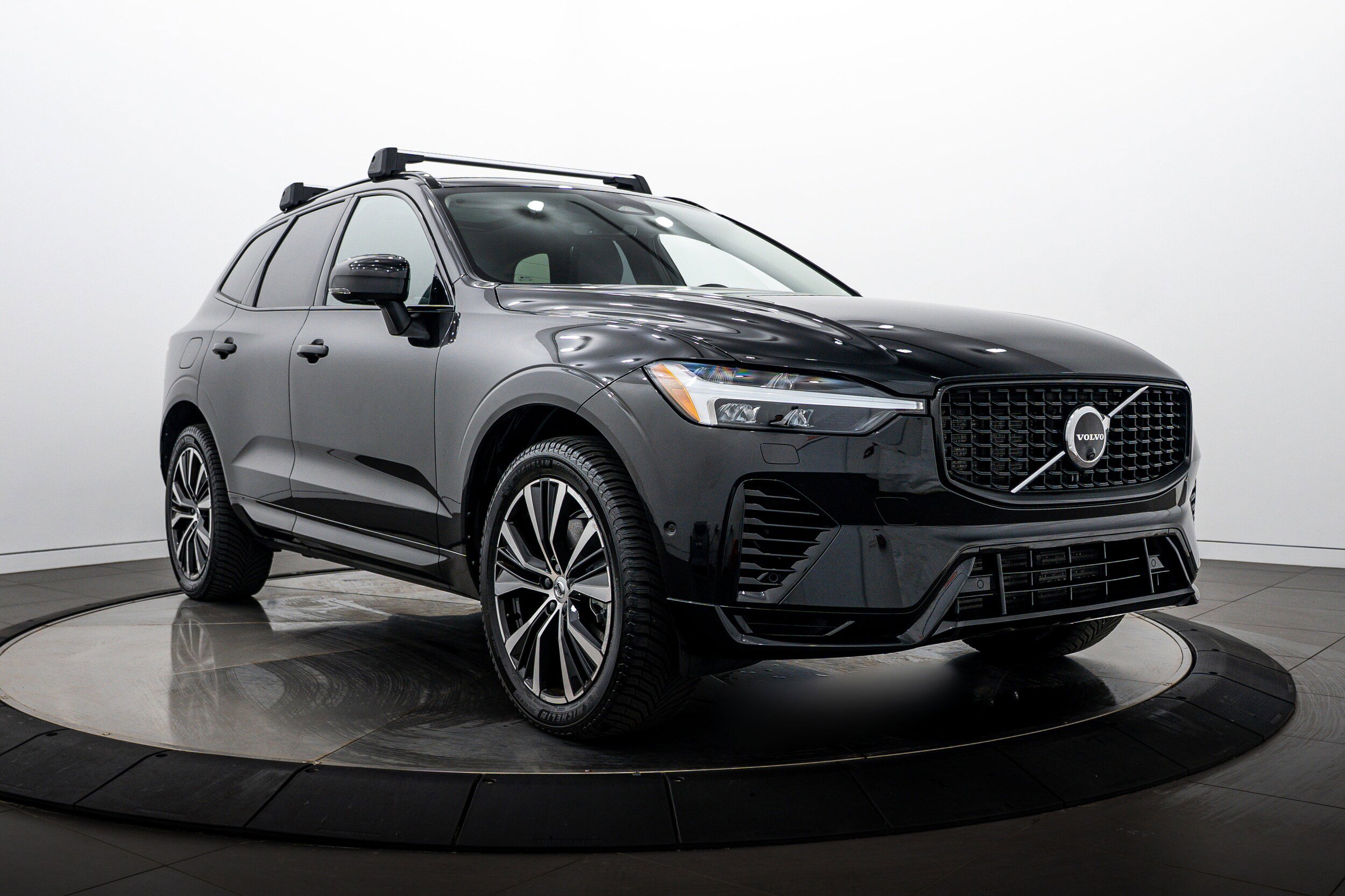 Used 2023 Volvo XC60 T8 Ultimate w/ Protection Package Premier AWD/4WD image 2