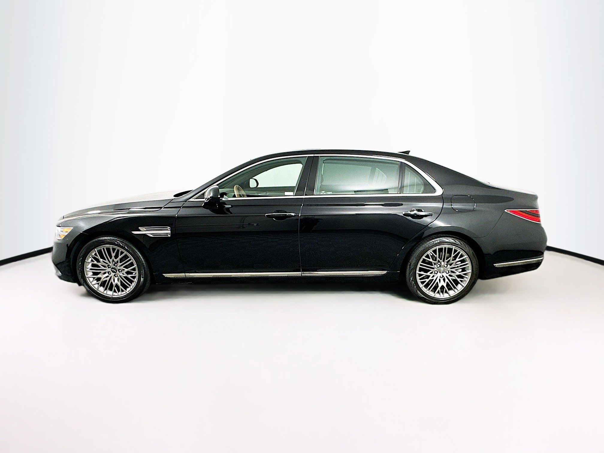 Used 2022 Genesis G90 3.3T Premium RWD image 4