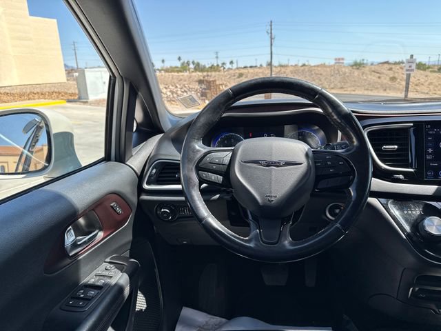 Used 2020 Chrysler Pacifica Touring-L FWD image 13