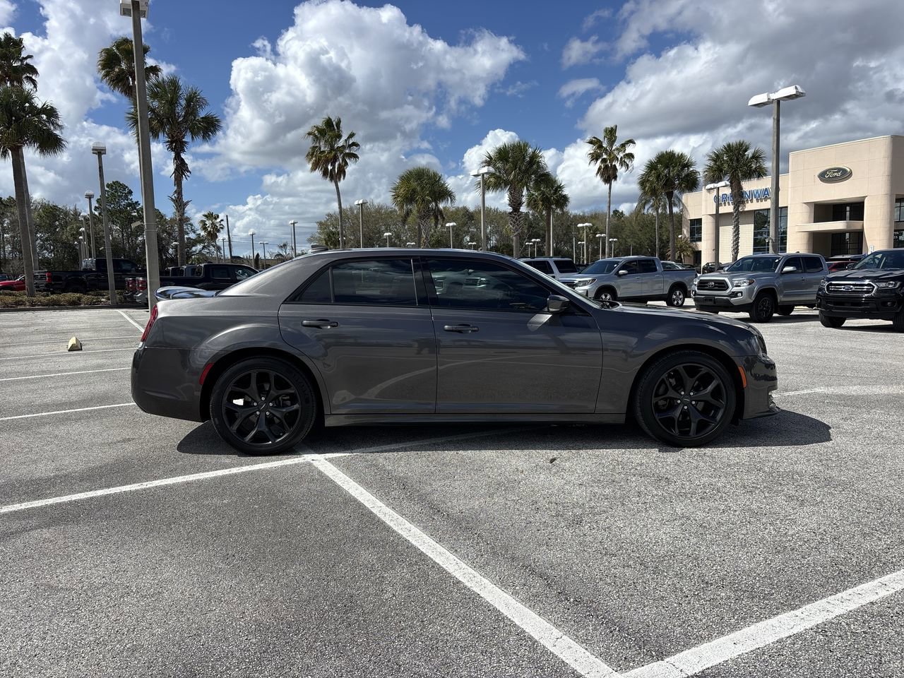 Used 2022 Chrysler 300 S w/ Comfort Group RWD image 2