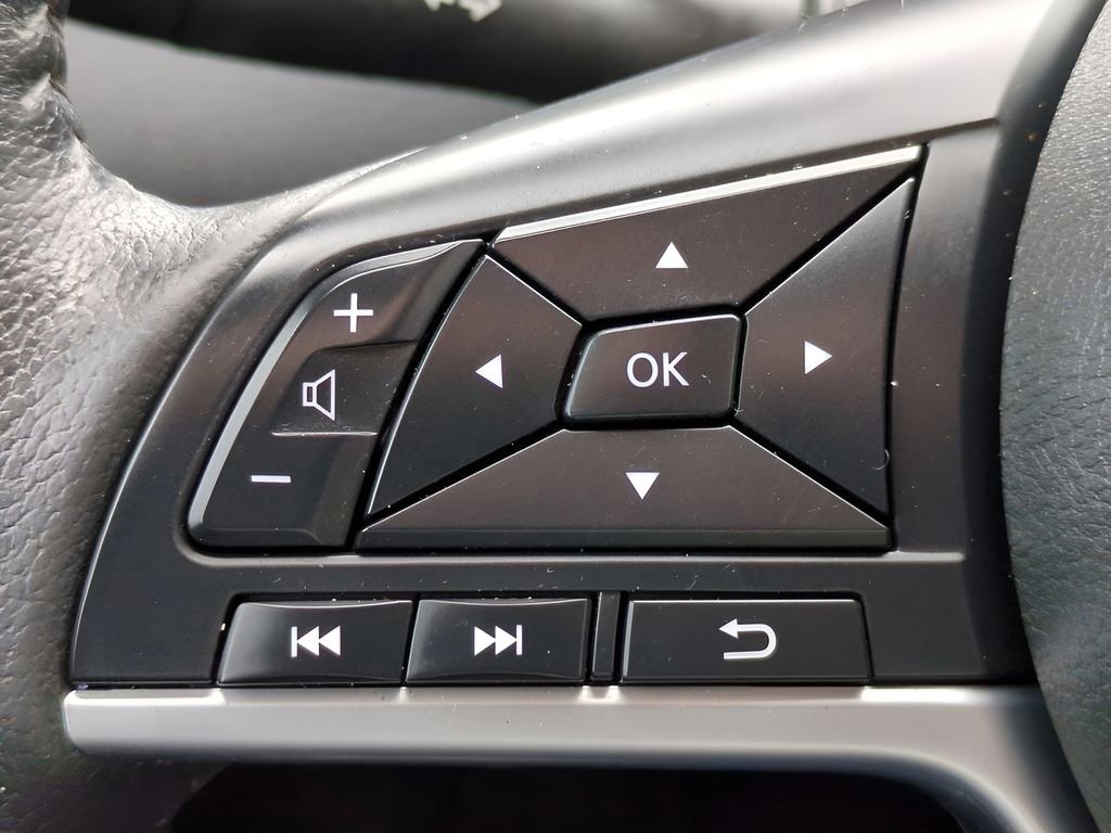 Used 2019 Nissan Rogue SV image 25