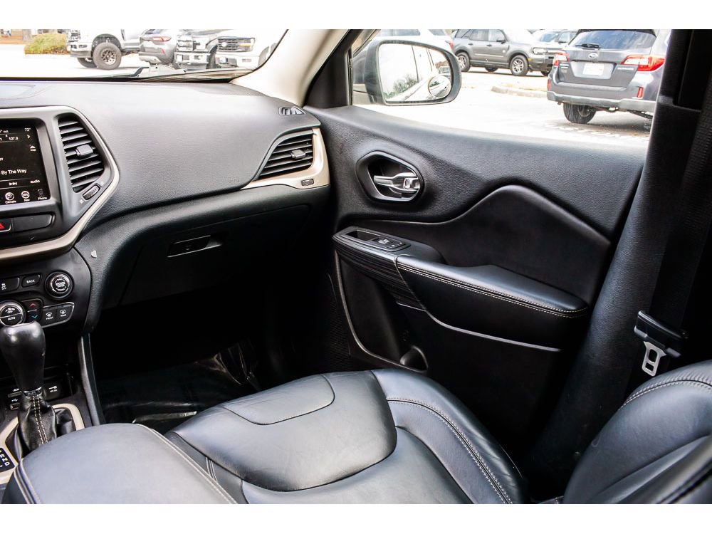 Used 2016 Jeep Cherokee Limited image 16