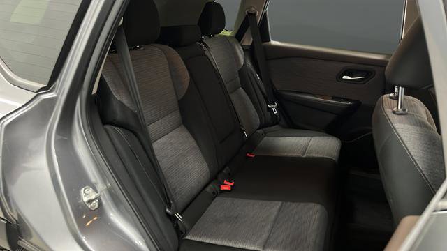 Used 2023 Nissan Rogue SV image 25