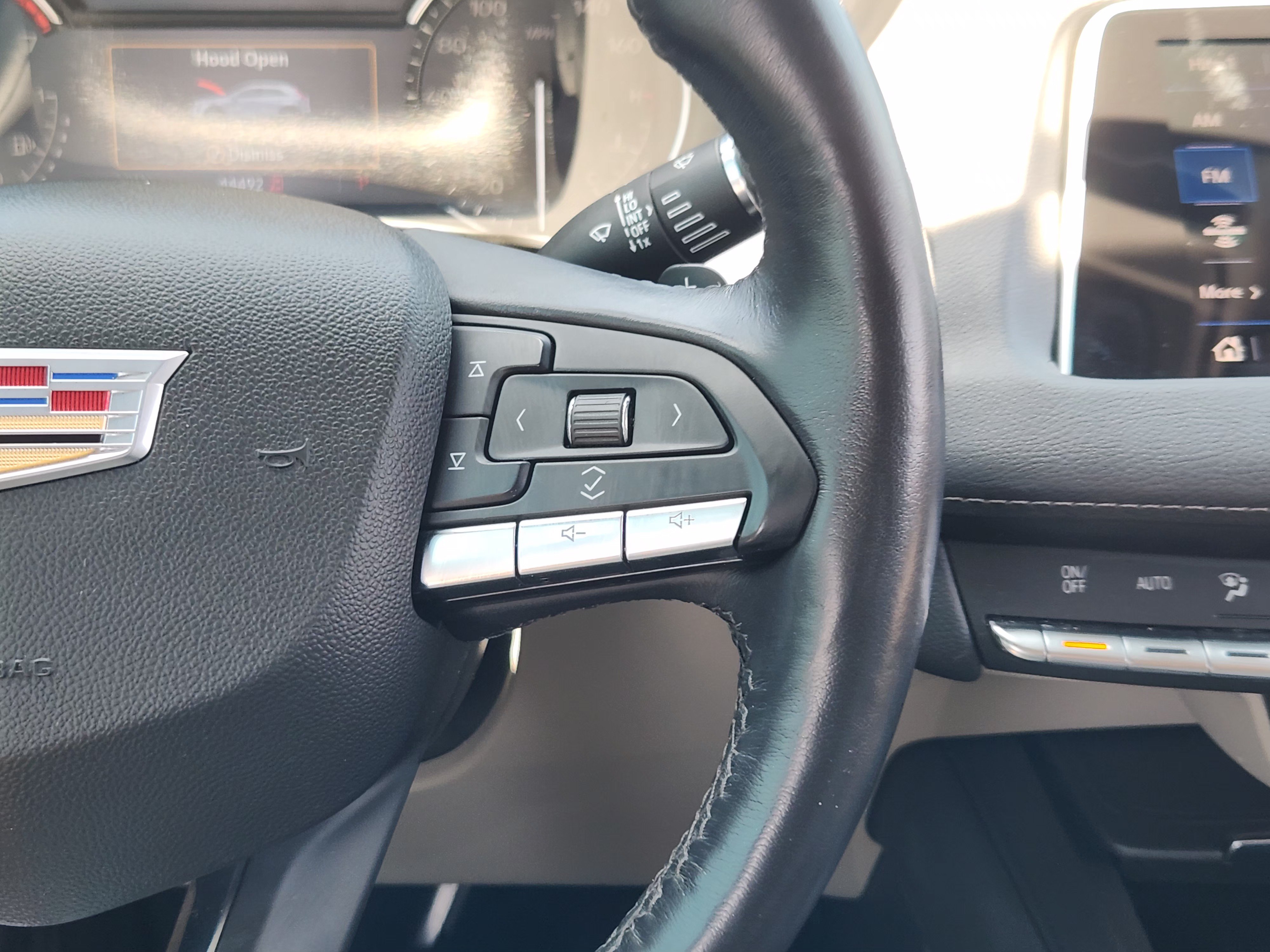 Used 2021 Cadillac XT4 Luxury w/ Cold Weather Package FWD image 29