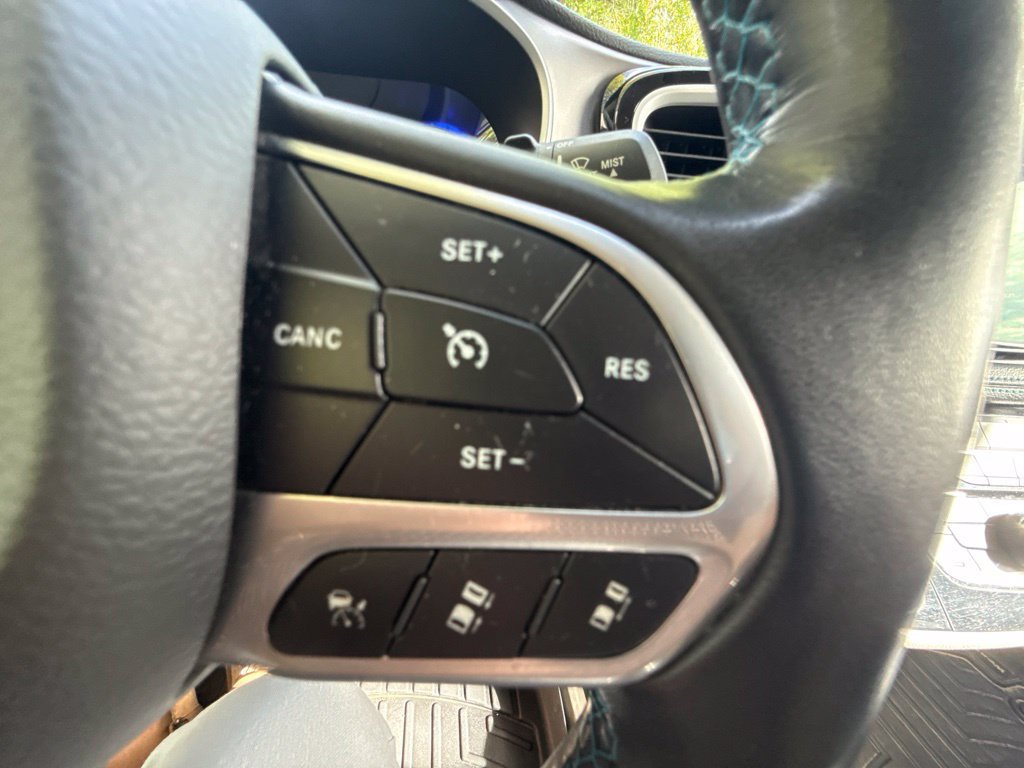 Used 2021 Chrysler Pacifica Touring-L w/ Uconnect Theater Family Group AWD/4WD image 23