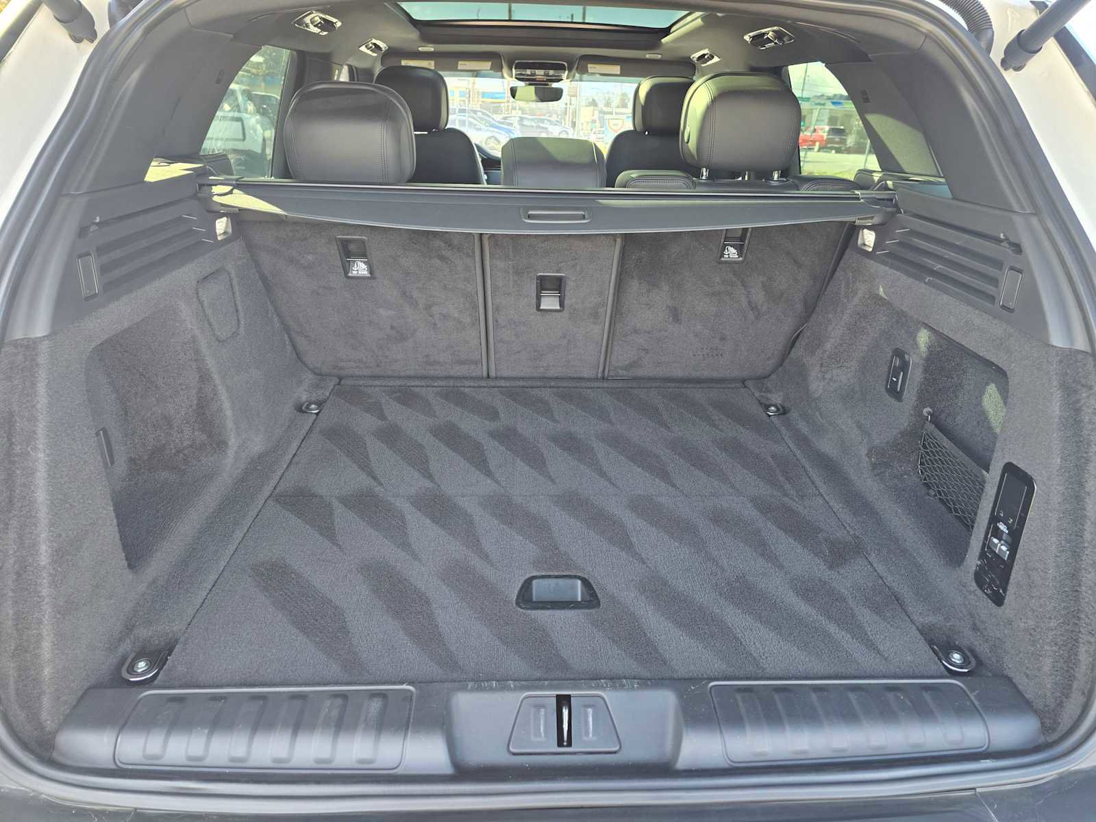 Used 2023 Land Rover Range Rover Sport SE Dynamic image 17