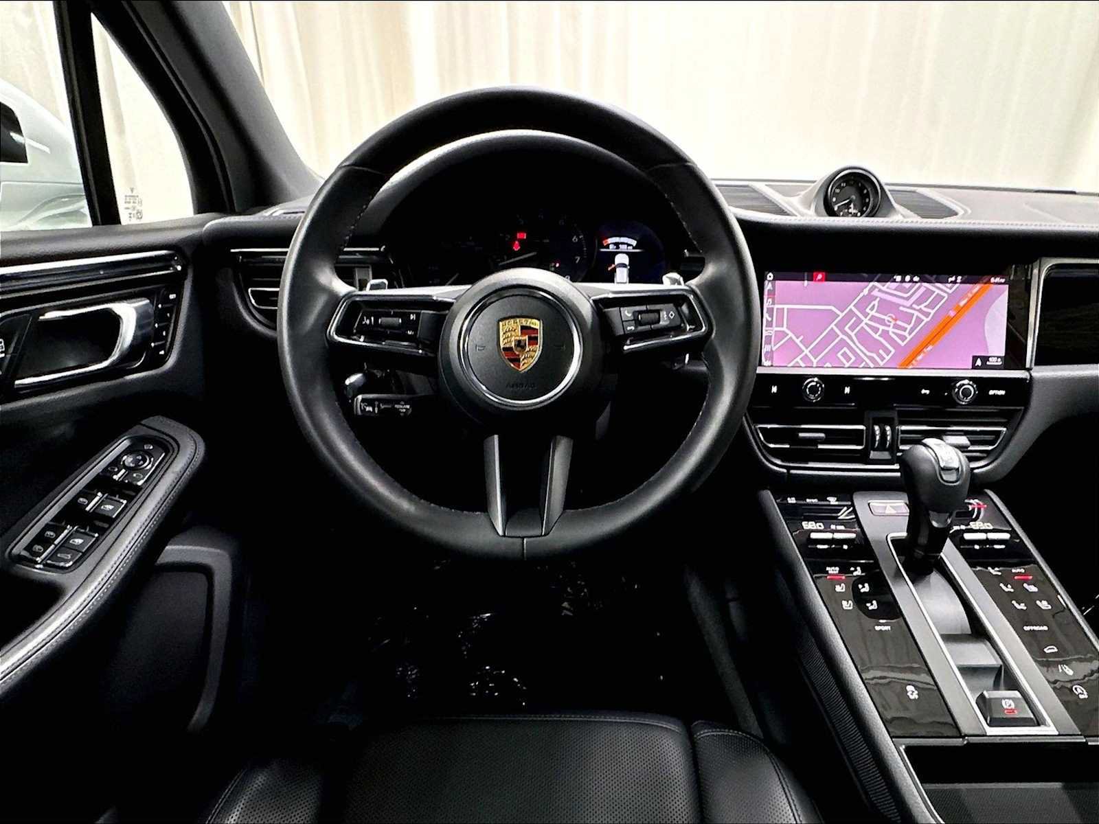 Used 2026 Porsche Macan AWD/4WD image 16