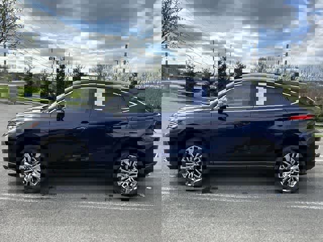 Used 2022 Toyota Venza XLE image 2