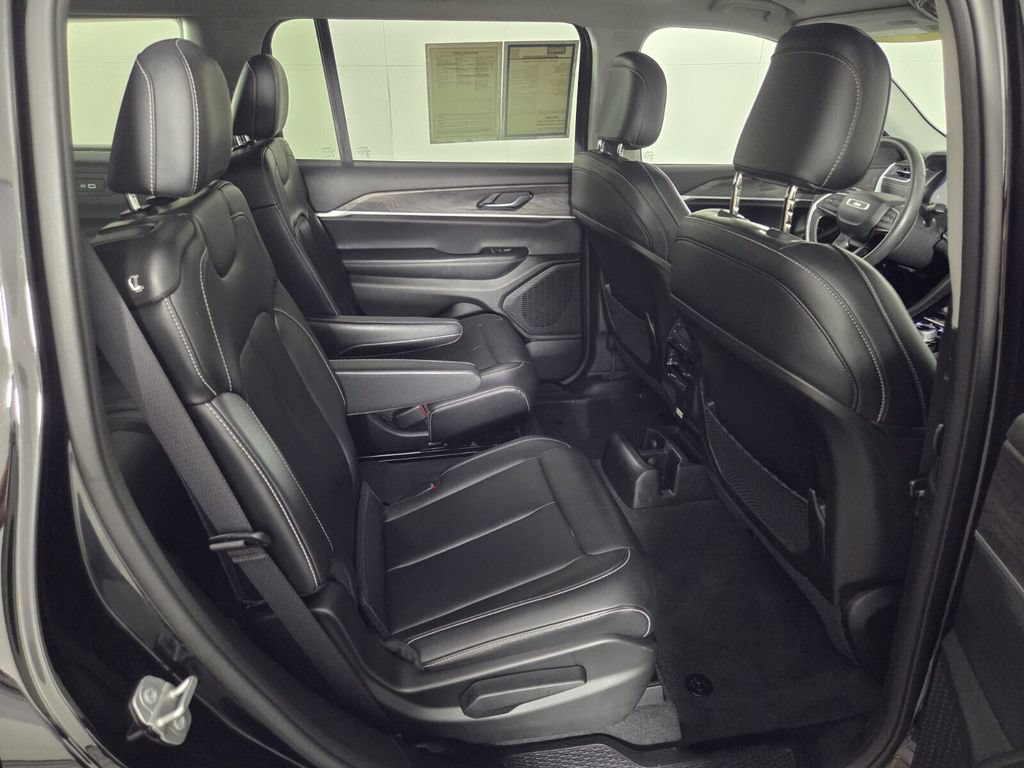 Used 2023 Jeep Grand Cherokee L Limited w/ Trailer Tow Group (B) AWD/4WD image 30