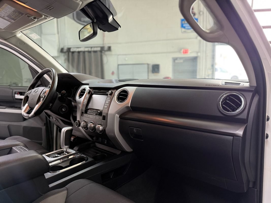 Used 2018 Toyota Tundra SR5 AWD/4WD image 16