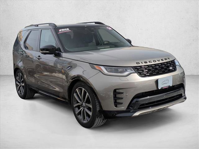 Used 2024 Land Rover Discovery Dynamic SE image 3