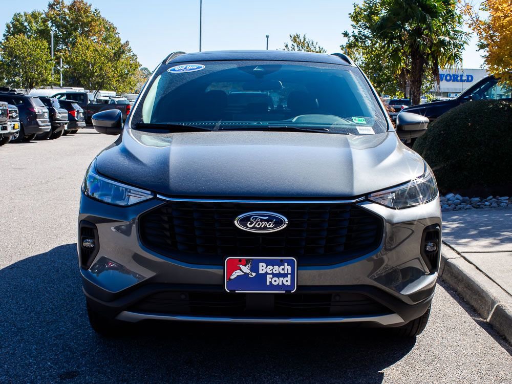 Used 2025 Ford Escape SE image 2