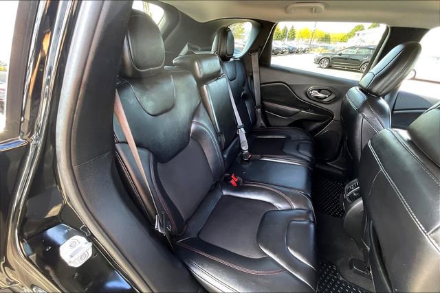 Used 2021 Jeep Cherokee Trailhawk image 24