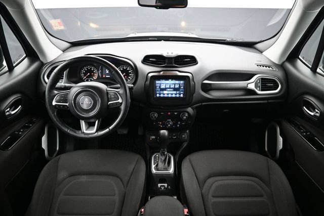 Used 2018 Jeep Renegade Latitude w/ Cold Weather Group AWD/4WD image 12