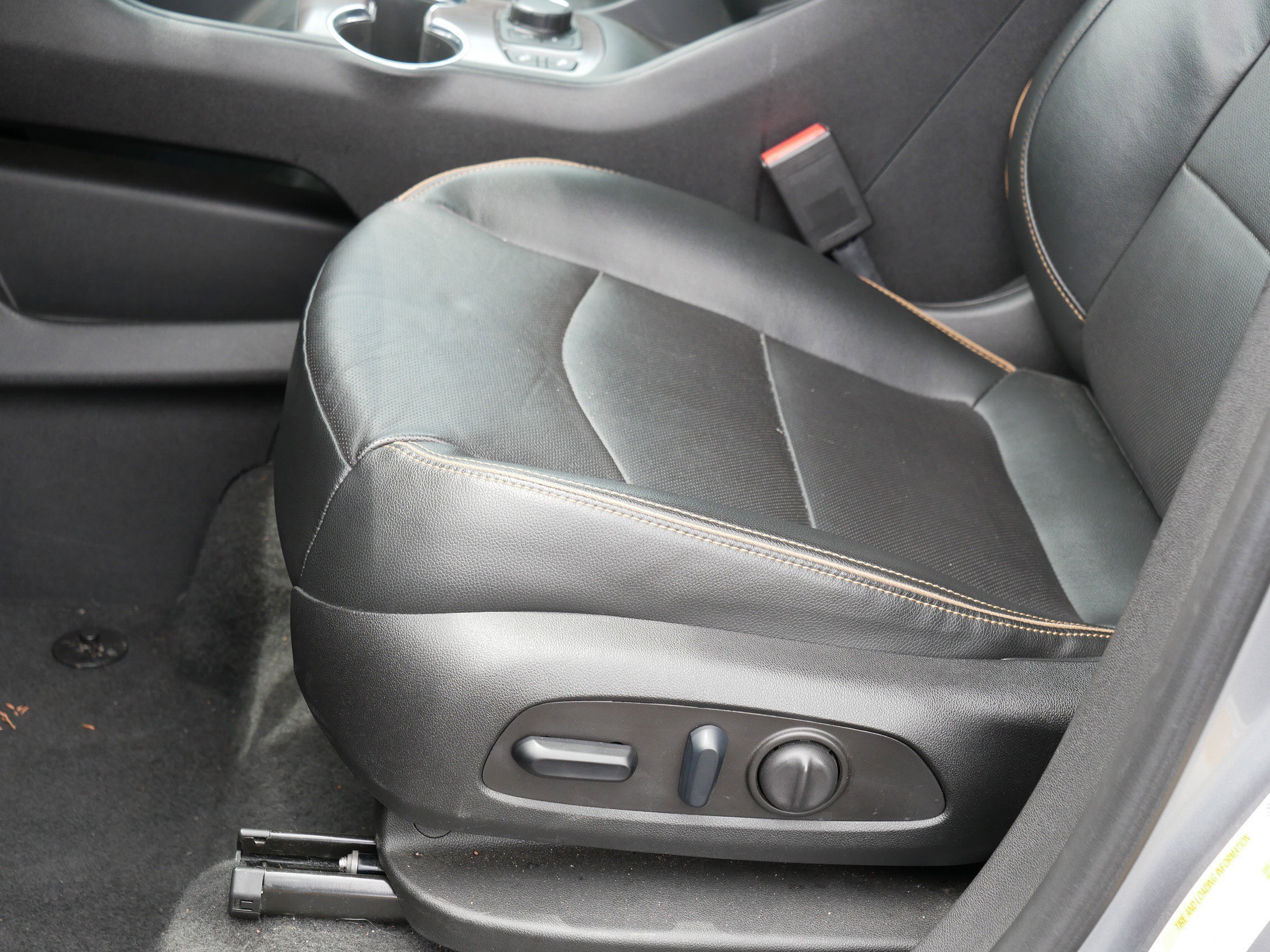 Used 2023 GMC Terrain AT4 AWD/4WD image 13