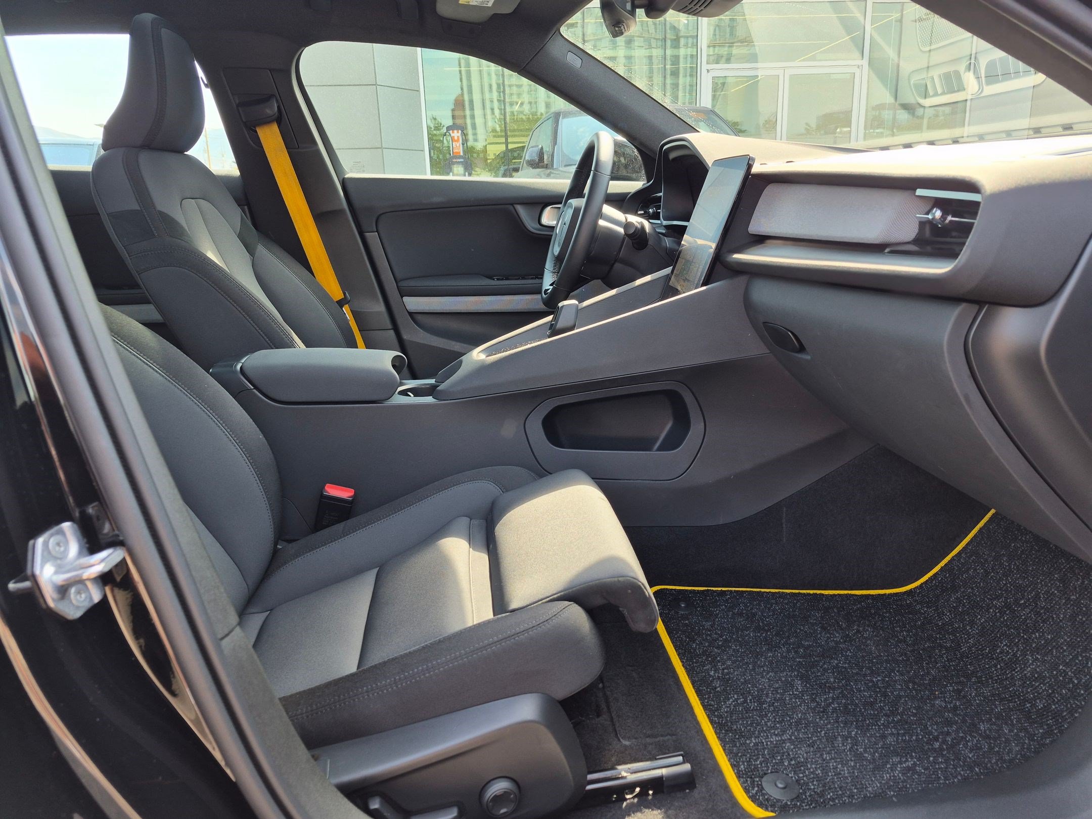 Used 2022 Polestar Polestar 2 w/ Performance Package AWD/4WD image 28