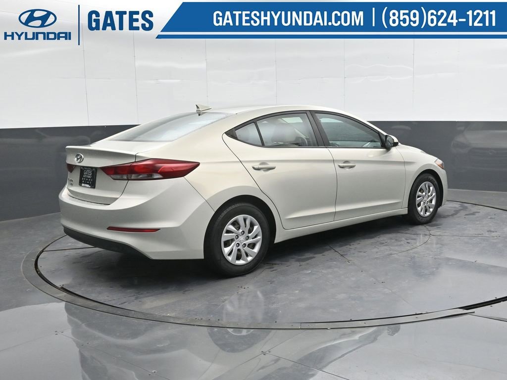 Used 2017 Hyundai Elantra SE w/ Cargo Package image 2