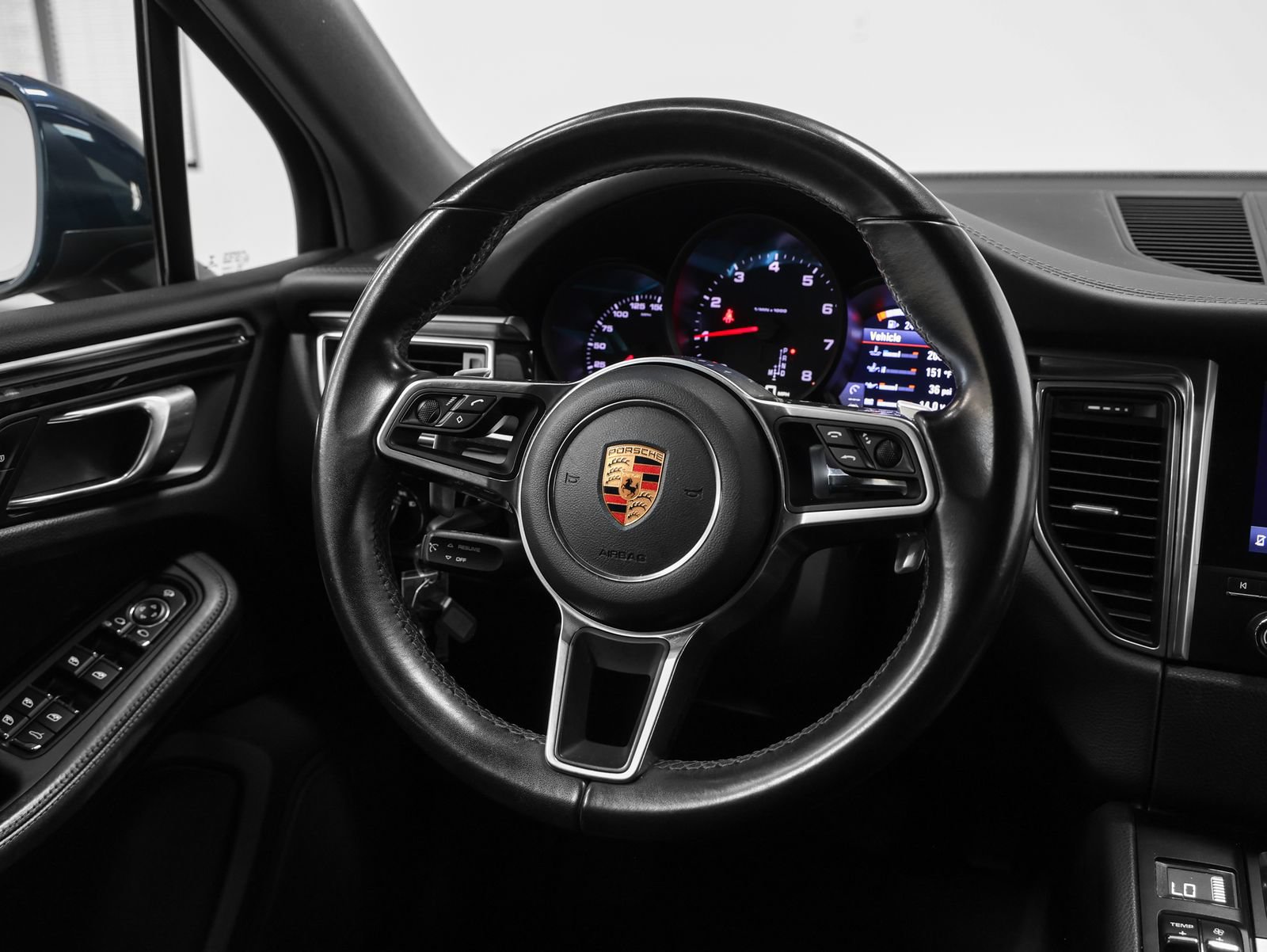 Certified 2018 Porsche Macan Sport Edition AWD/4WD image 28