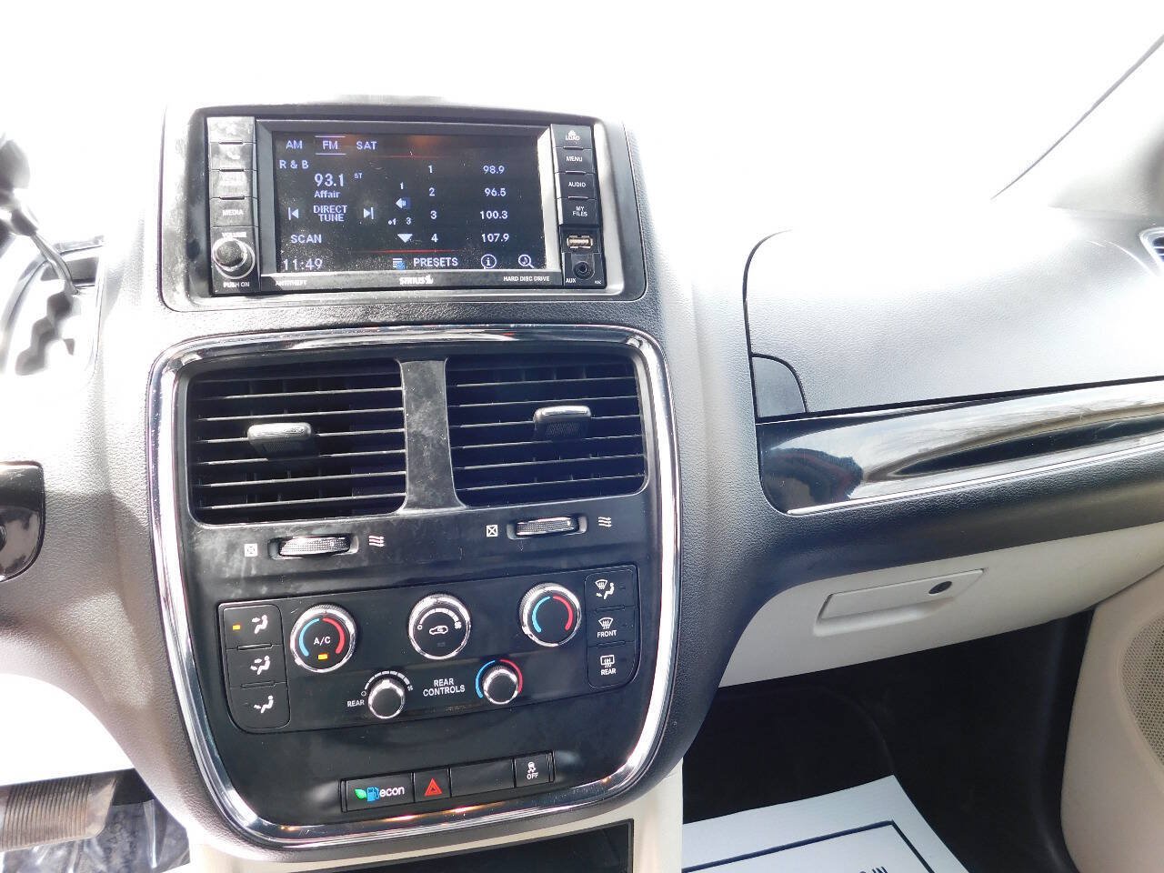 Used 2020 Dodge Grand Caravan SXT FWD image 33