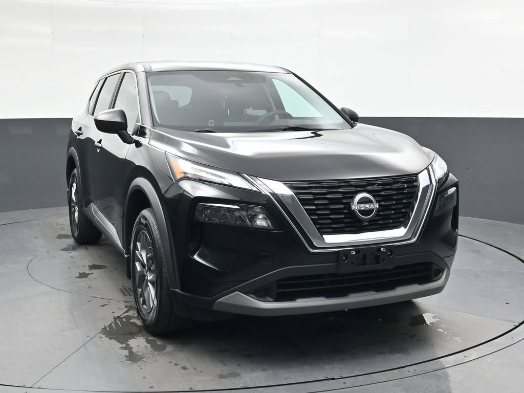 Used 2023 Nissan Rogue S image 1