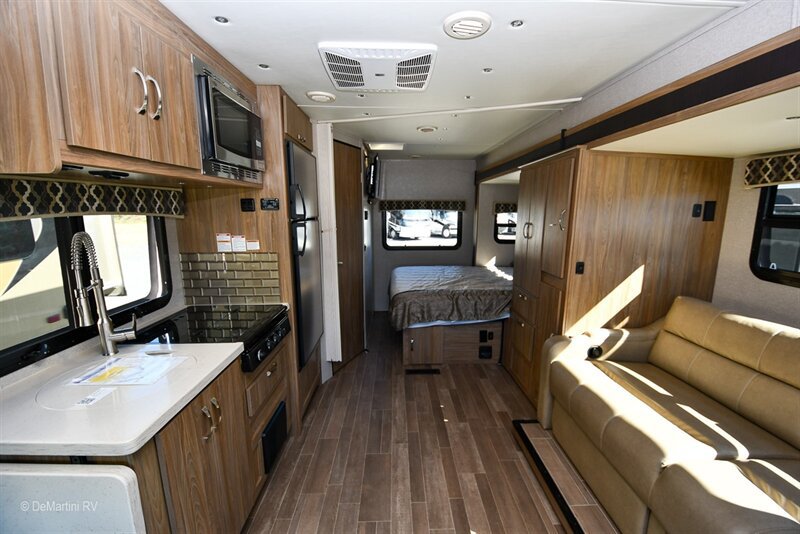 Used 2018 Mercedes-Benz Sprinter 3500 image 3