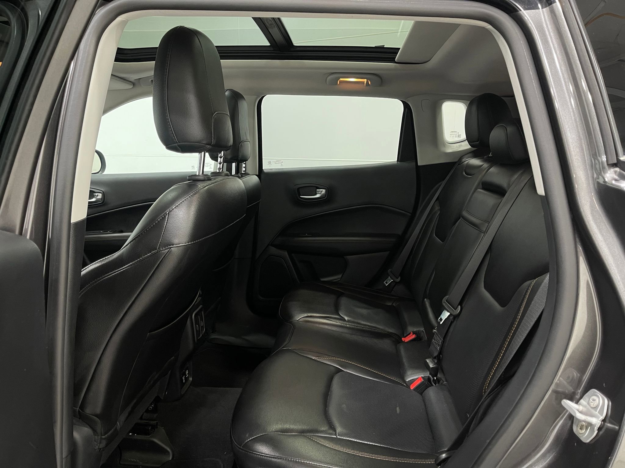 Used 2018 Jeep Compass Limited image 29
