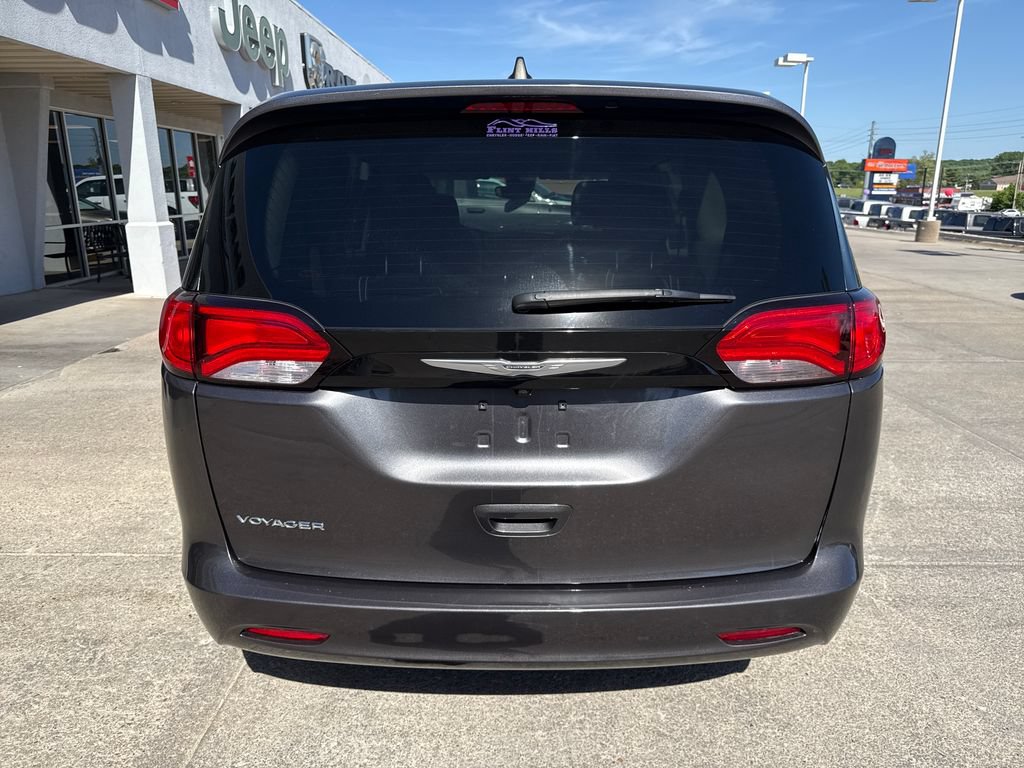 Used 2023 Chrysler Voyager LX FWD image 4