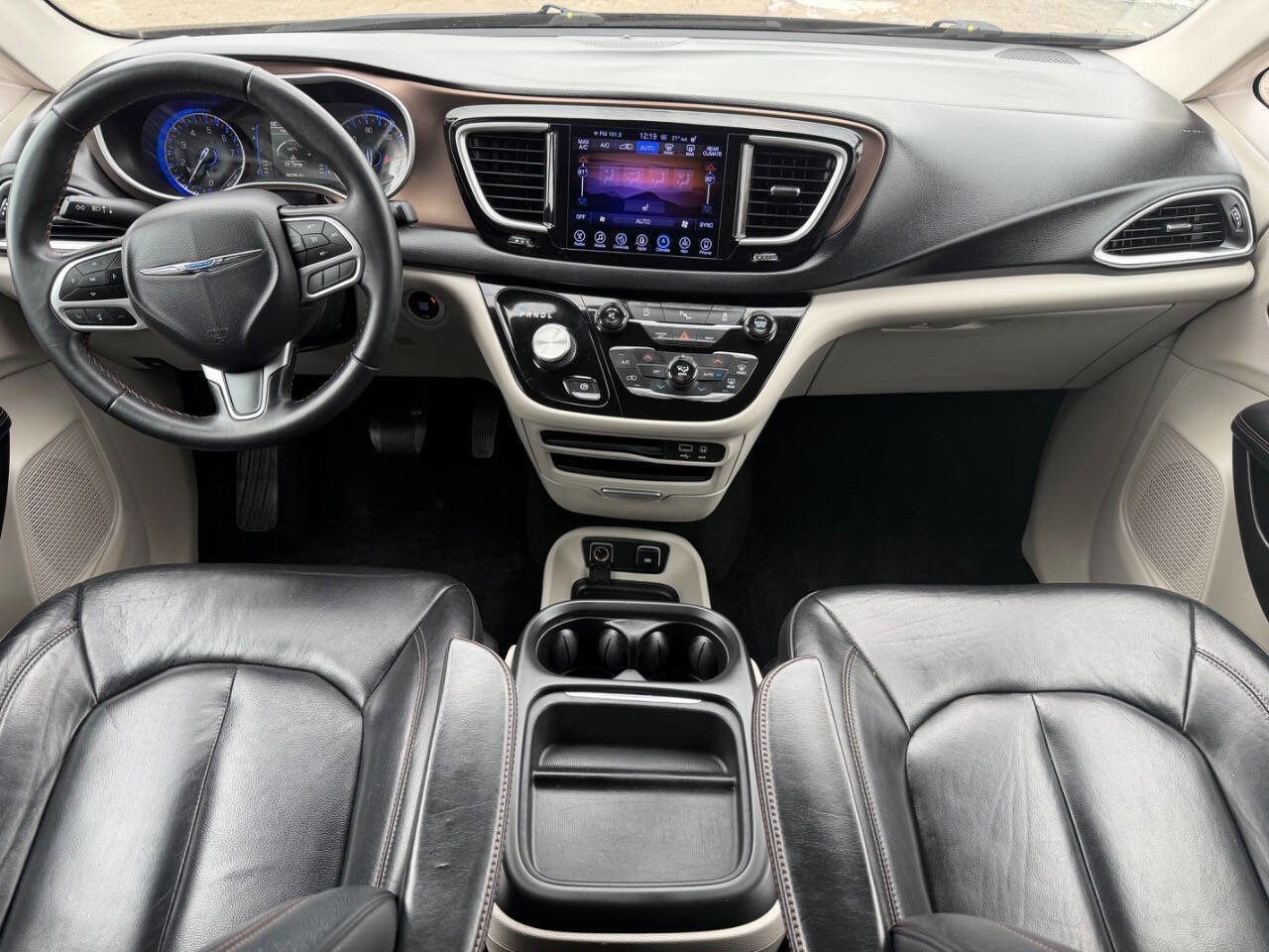 Used 2017 Chrysler Pacifica Touring-L image 19