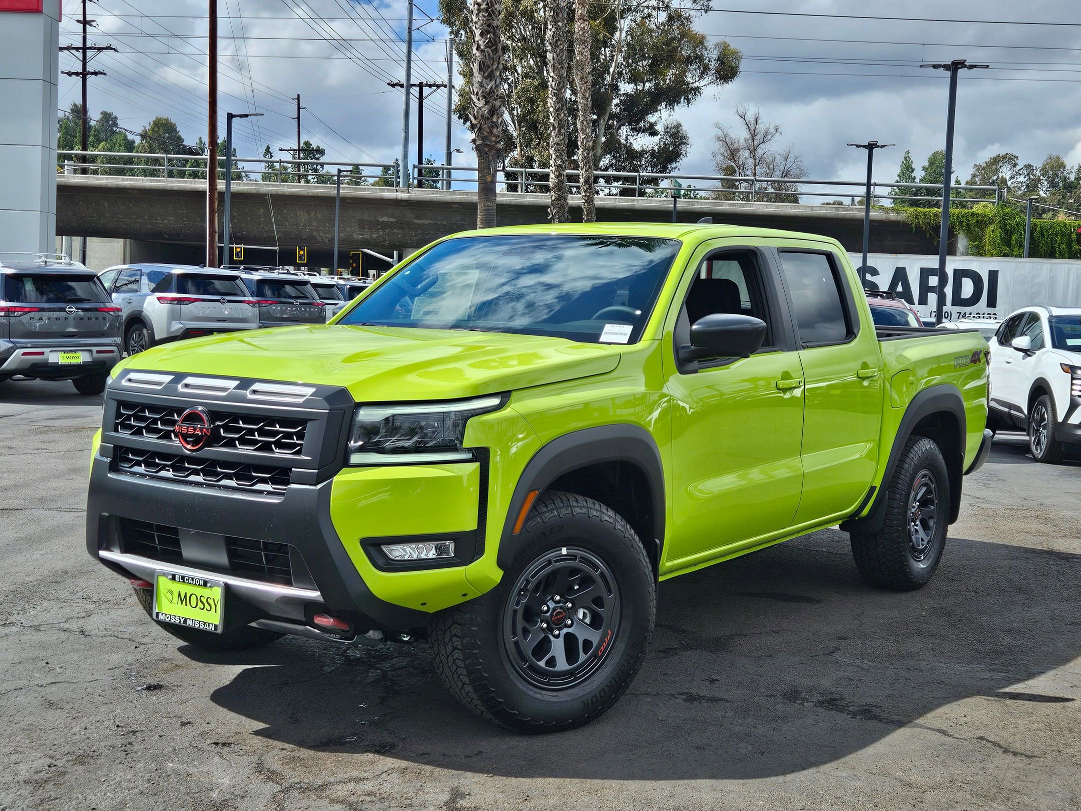 New 2026 Nissan Frontier PRO-4X w/ Pro-4x Convenience Package image 1