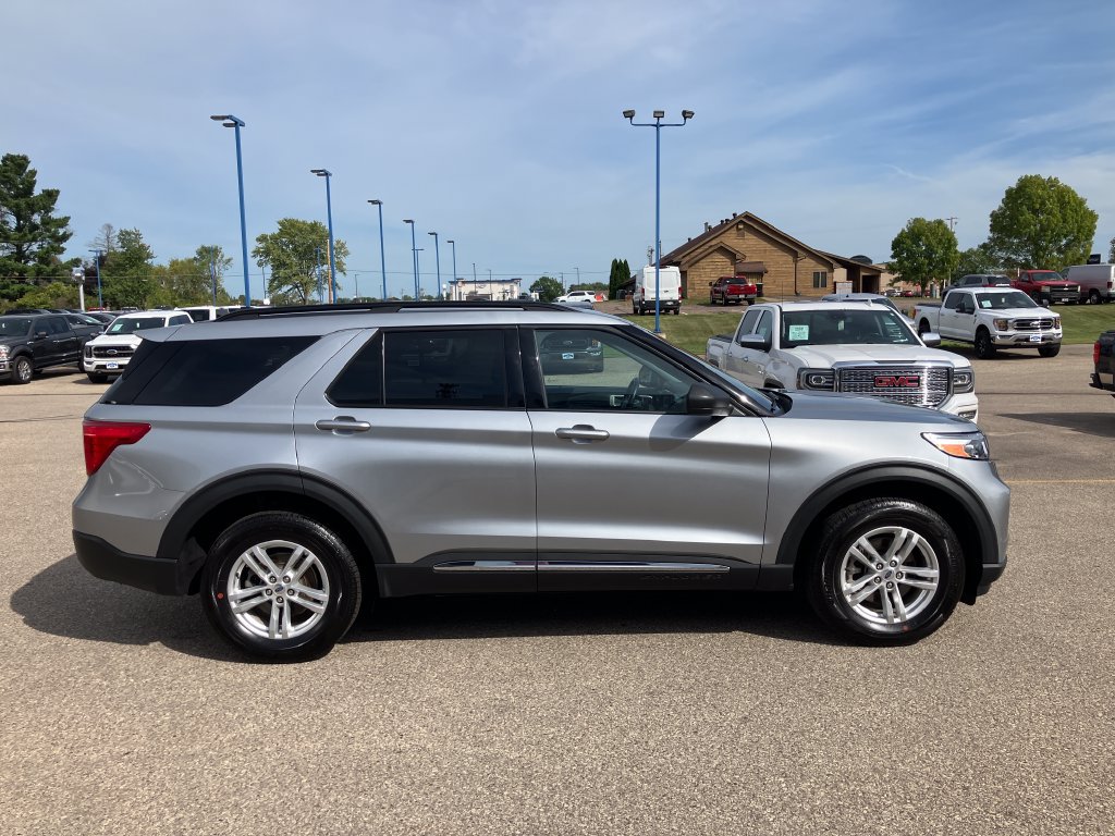 Used 2023 Ford Explorer XLT w/ Equipment Group 202A AWD/4WD image 6