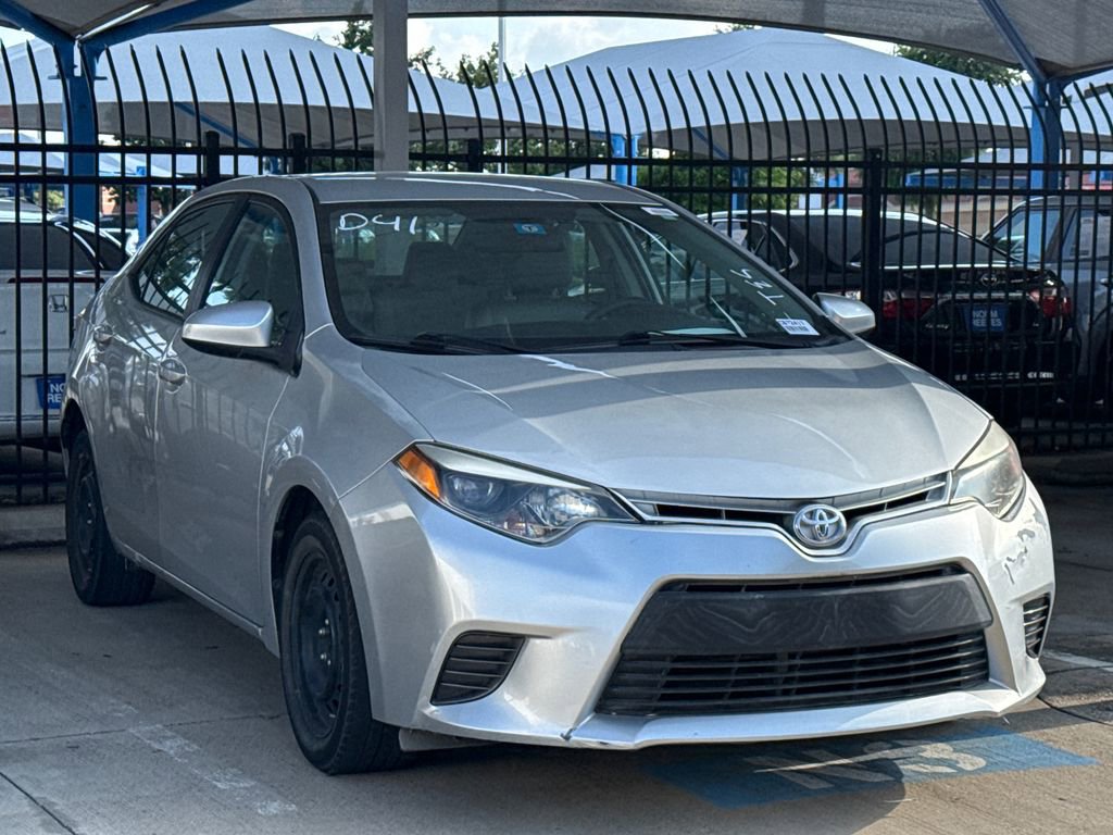Used 2016 Toyota Corolla LE FWD image 3