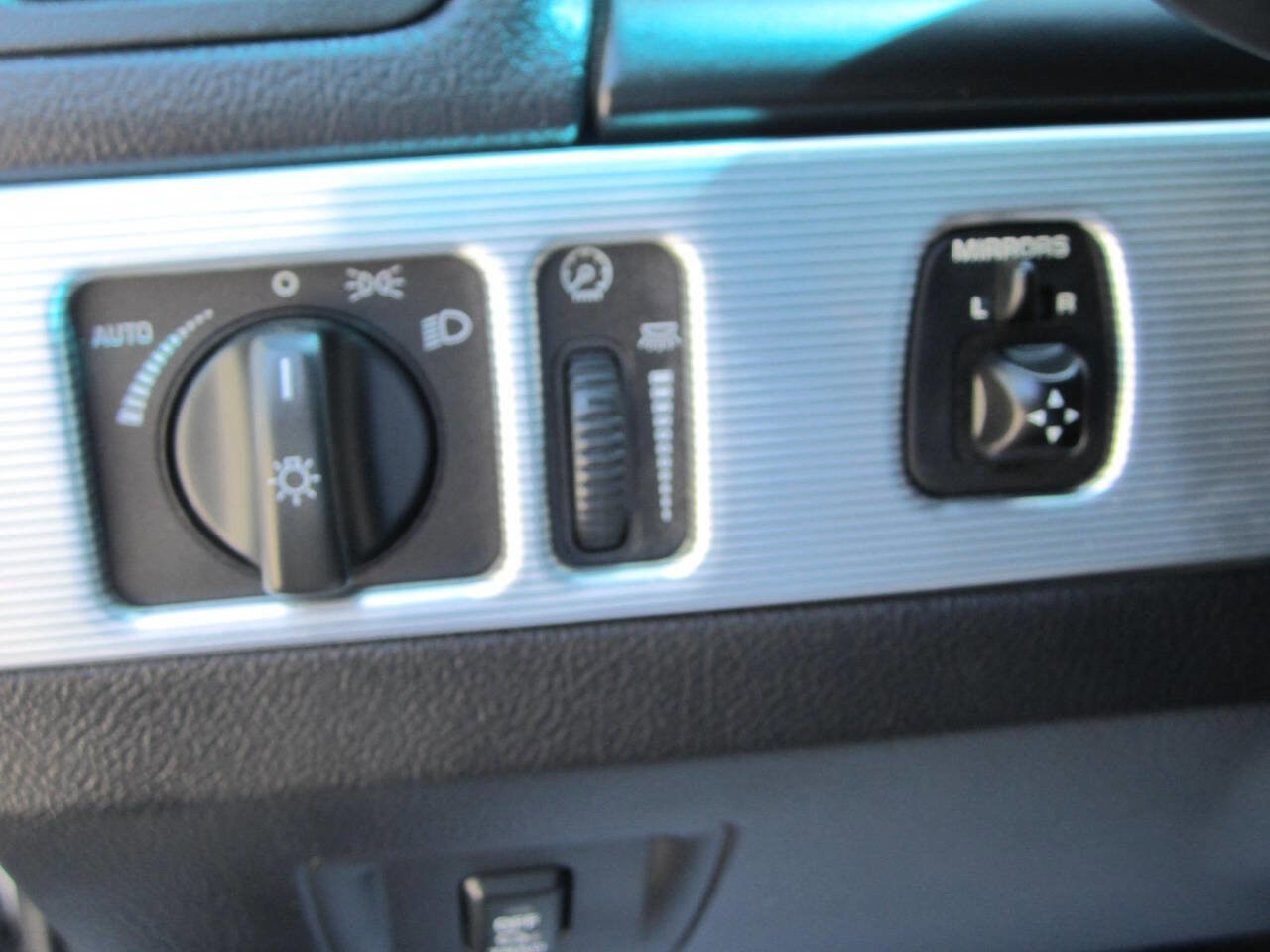Used 2004 Ford Thunderbird Deluxe RWD image 35