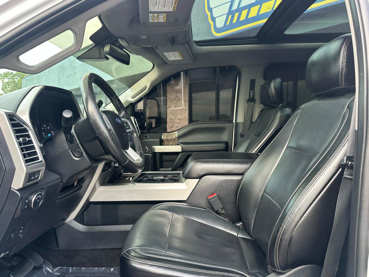 Used 2018 Ford F350 4x4 Crew Cab Super Duty image 2