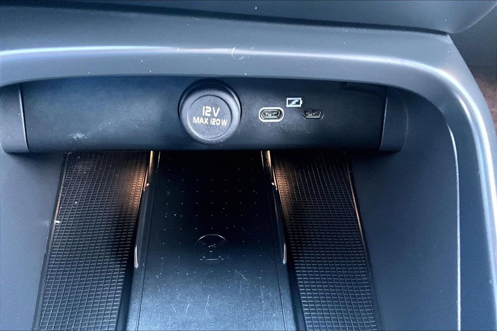 Used 2023 Volvo C40 P8 Recharge Ultimate AWD/4WD image 35