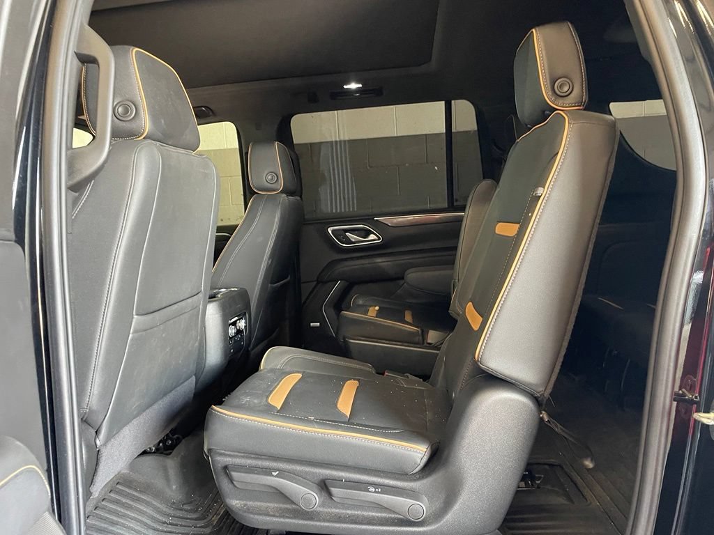 Used 2024 GMC Yukon XL AT4 w/ Technology Package AWD/4WD image 16