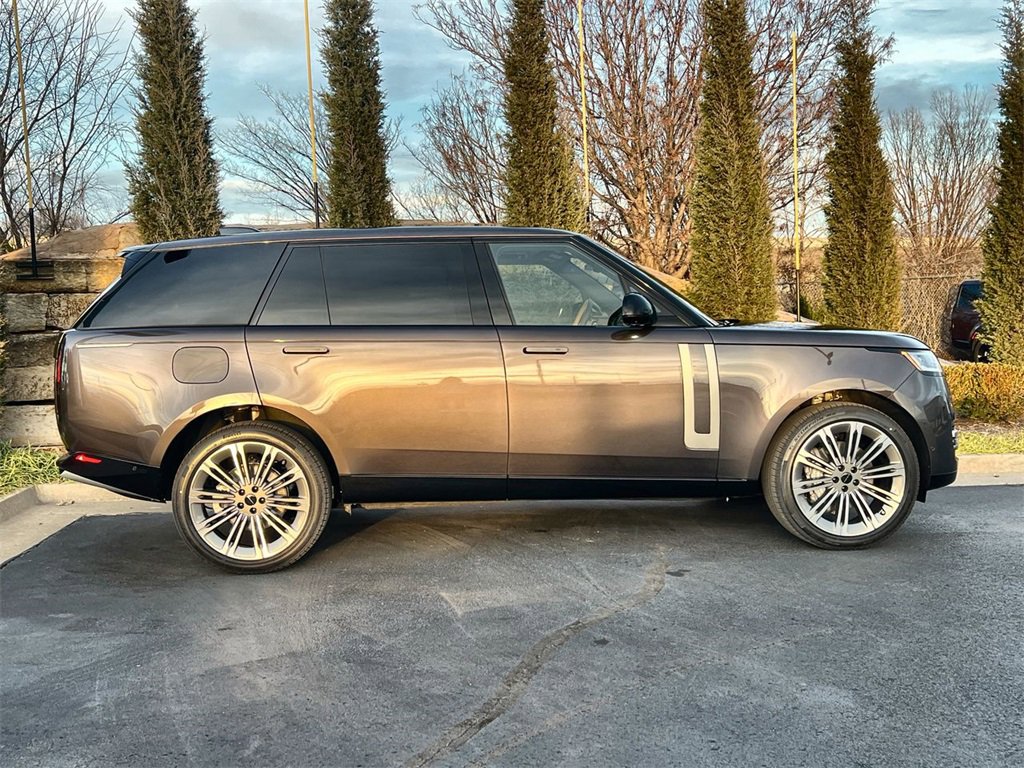 New 2026 Land Rover Range Rover Long Wheelbase SE image 6